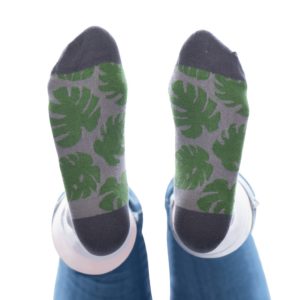productfotograaf kleding packshot sokken blaadjes 300x300 - Packshots van sokken