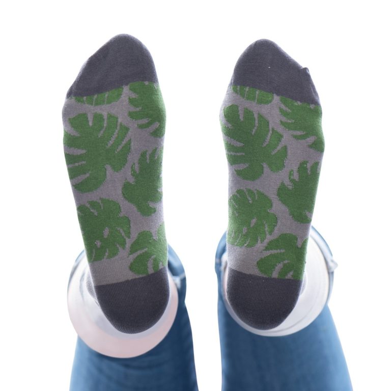productfotograaf kleding packshot sokken blaadjes 768x768 - Packshots van sokken