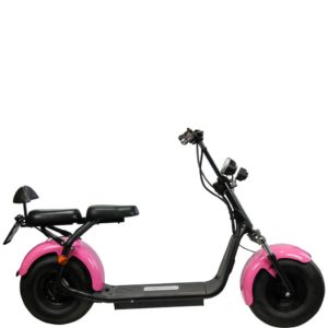 productfotografie scooter packshot roze zijkant 300x300 - Packshots van scooters